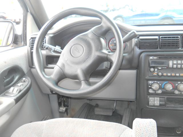 Pontiac Montana 2002 photo 14