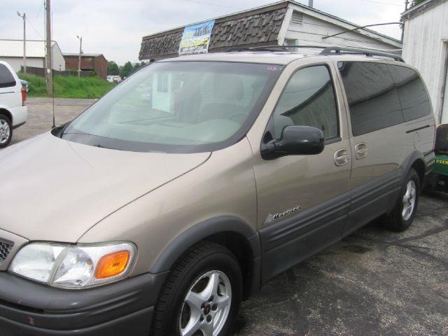 Pontiac Montana Super Celan Lariat MiniVan