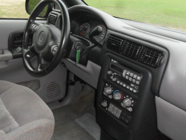 Pontiac Montana 2003 photo 4