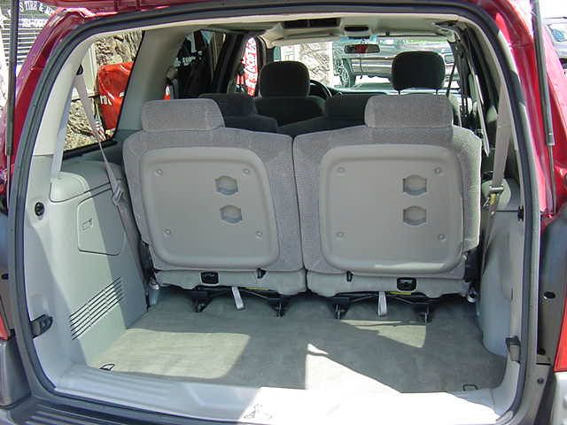 Pontiac Montana 2004 photo 1