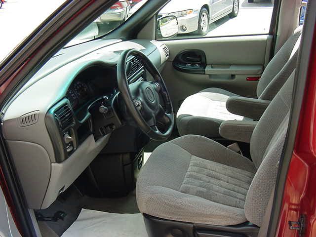 Pontiac Montana 2004 photo 4