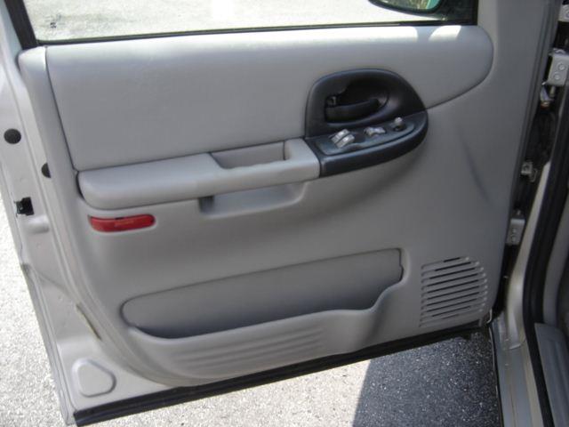 Pontiac Montana 2004 photo 8