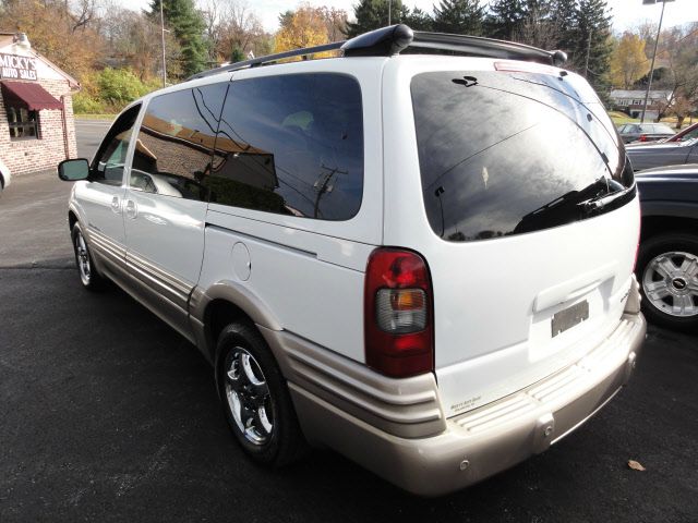 Pontiac Montana 2004 photo 2