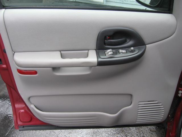 Pontiac Montana 2005 photo 2