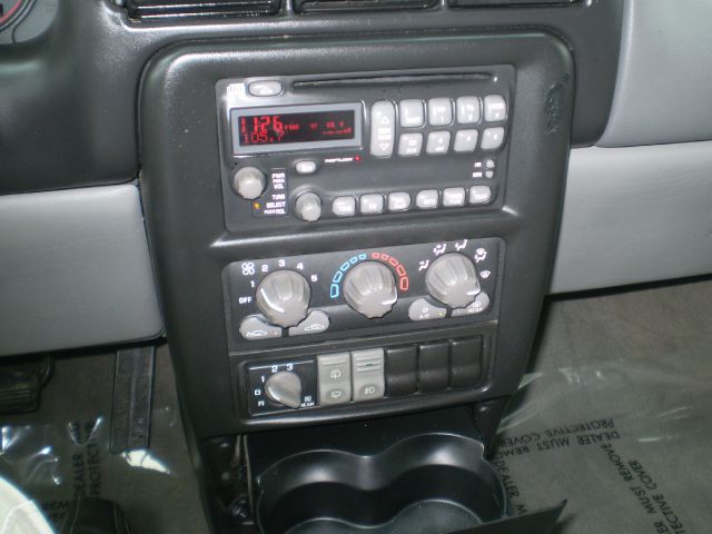 Pontiac Montana 2005 photo 14