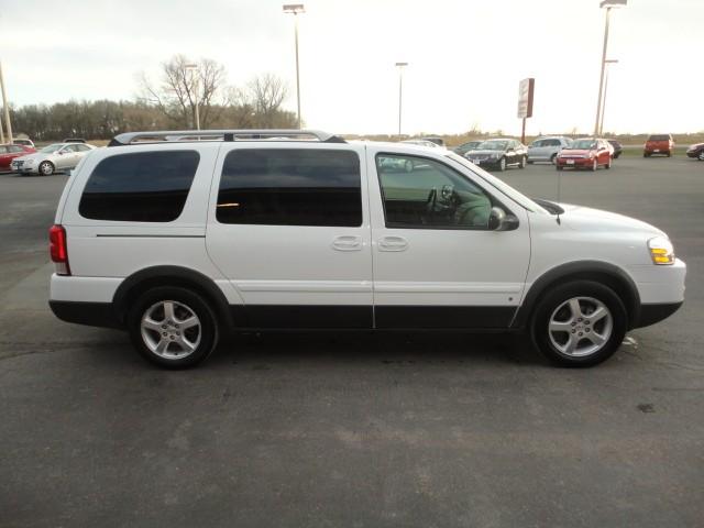 Pontiac Montana SV6 2006 photo 2