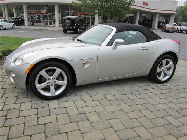 Pontiac Solstice 4dr Sdn I4 Auto EX Sedan Convertible