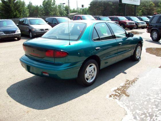 Pontiac Sunfire SE Sedan