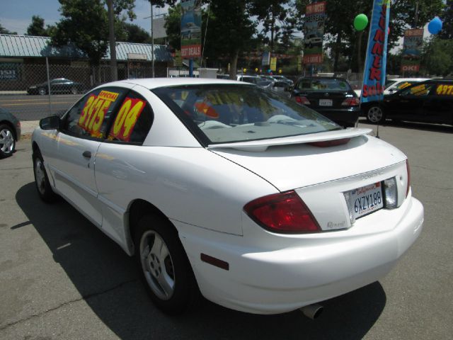 Pontiac Sunfire 2004 photo 2