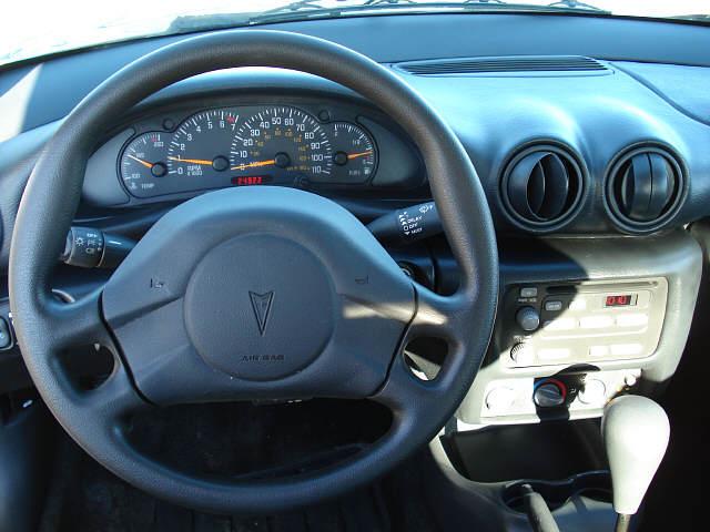 Pontiac Sunfire 2004 photo 2