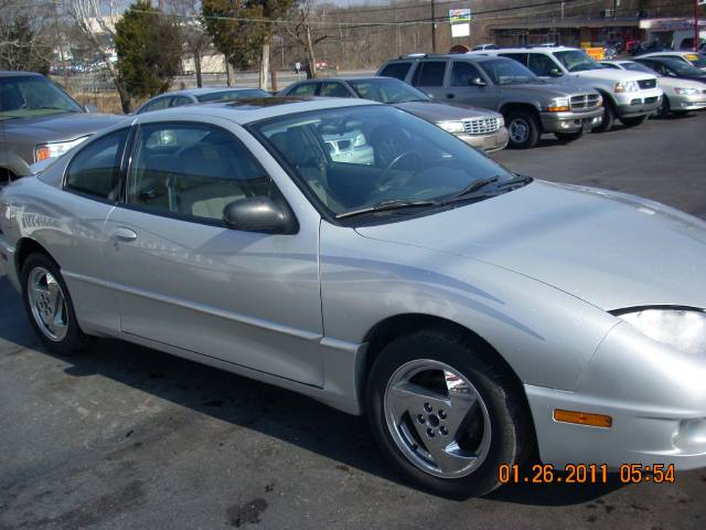 Pontiac Sunfire 2004 photo 2