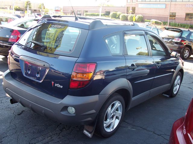 Pontiac Vibe 2003 photo 2