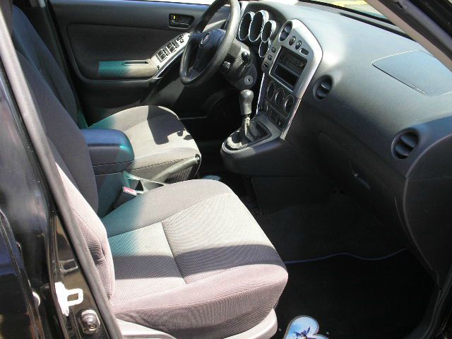 Pontiac Vibe 2003 photo 2