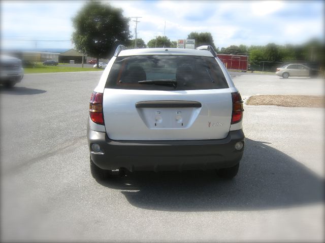 Pontiac Vibe 2004 photo 2