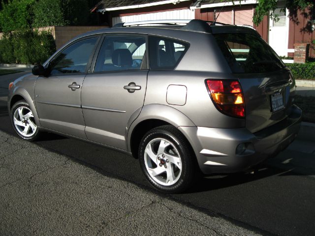 Pontiac Vibe 2004 photo 2