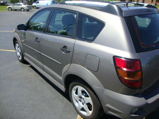 Pontiac Vibe 2004 photo 1