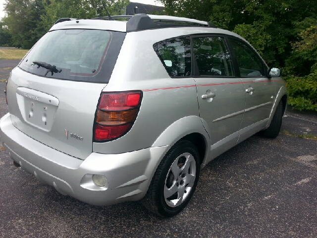 Pontiac Vibe 2004 photo 2