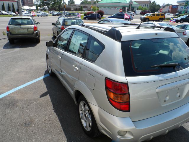 Pontiac Vibe 2004 photo 2