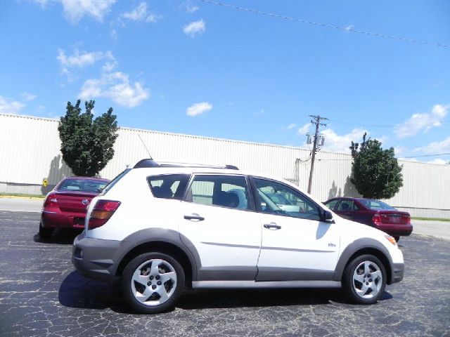 Pontiac Vibe 2005 photo 2