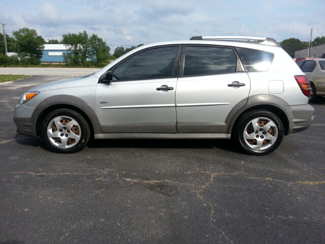 Pontiac Vibe 2005 photo 2