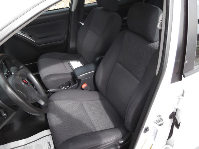 Pontiac Vibe 2005 photo 2