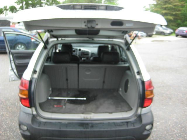 Pontiac Vibe 2006 photo 2