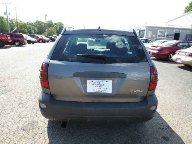 Pontiac Vibe 2006 photo 2