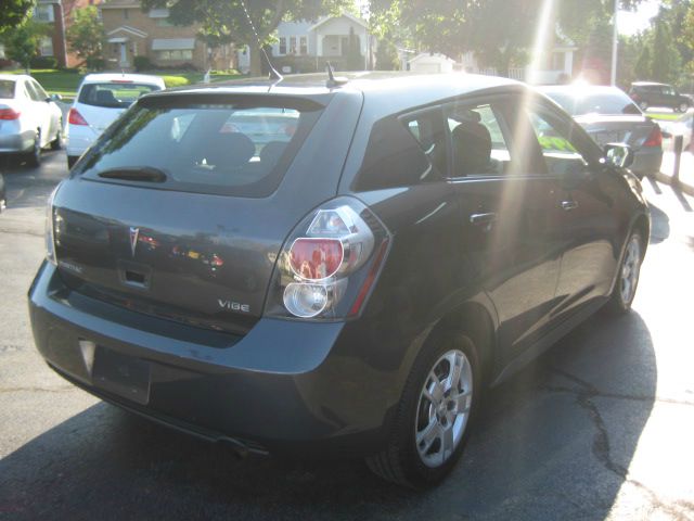 Pontiac Vibe 2010 photo 1