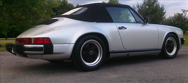 Porsche 911 1985 photo 2