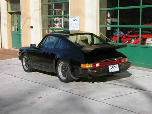 Porsche 911 1985 photo 2