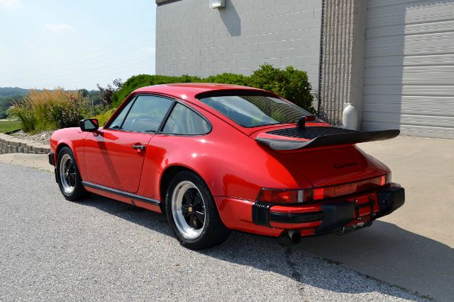 Porsche 911 1987 photo 2