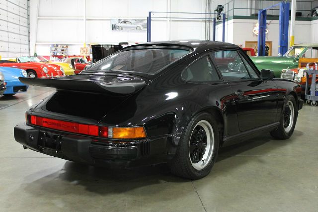 Porsche 911 1988 photo 1