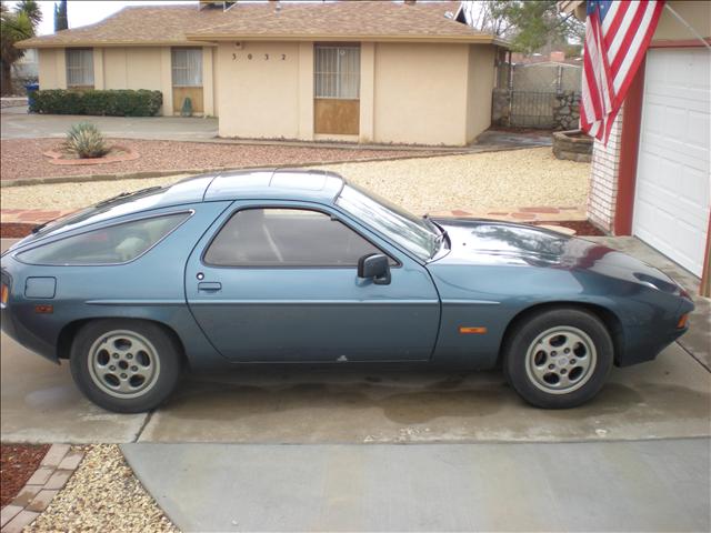 Porsche 928 1980 photo 1