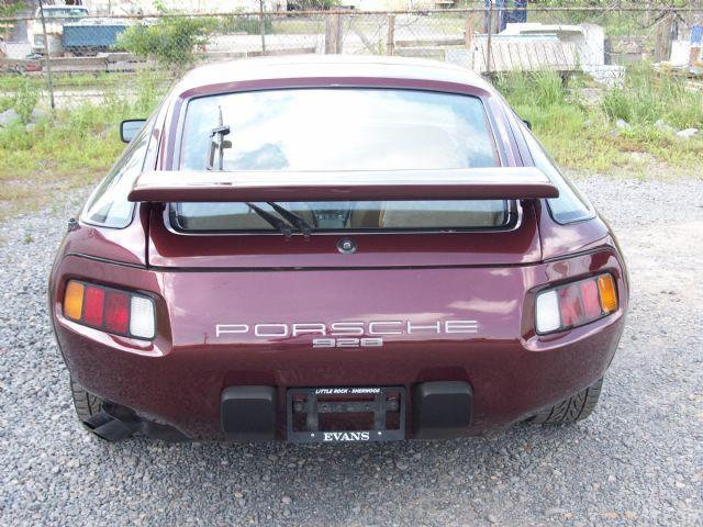 Porsche 928 1984 photo 4