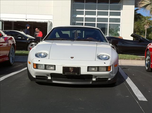 Porsche 928 1985 photo 2