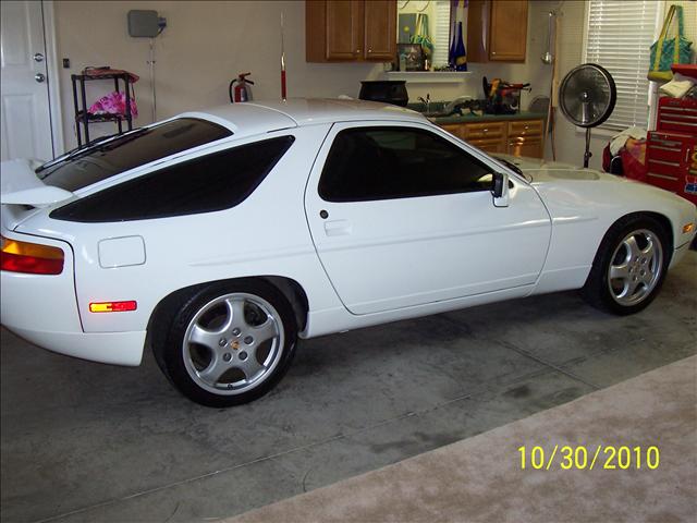 Porsche 928 1987 photo 2