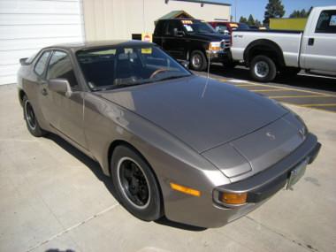 Porsche 944 1983 photo 2