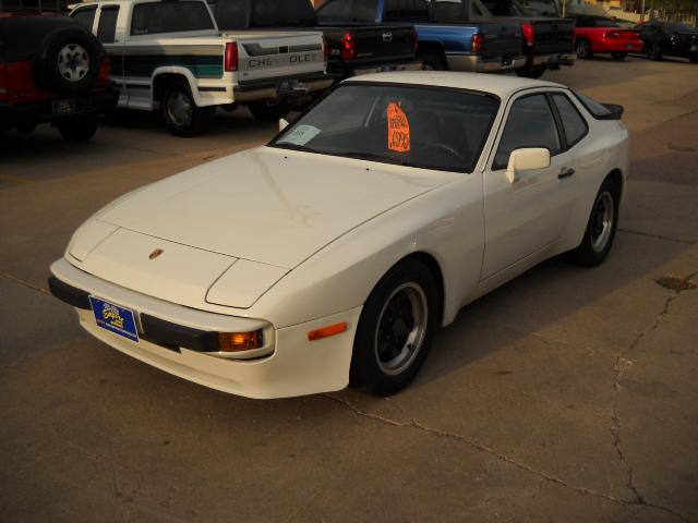 Porsche 944 1983 photo 3