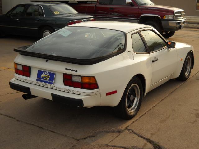 Porsche 944 1983 photo 5