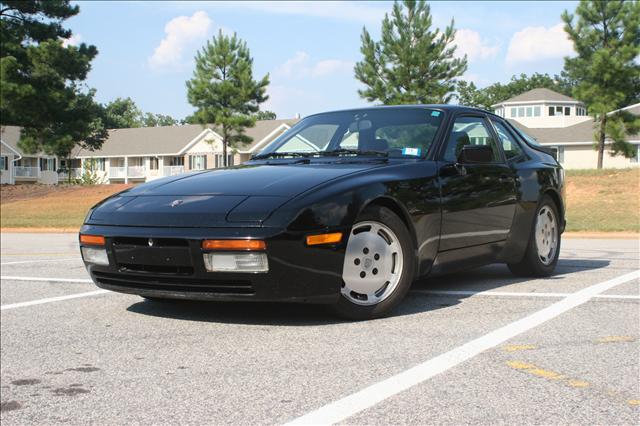 Porsche 944 1987 photo 2