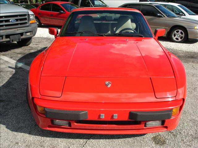 Porsche 944 1987 photo 1