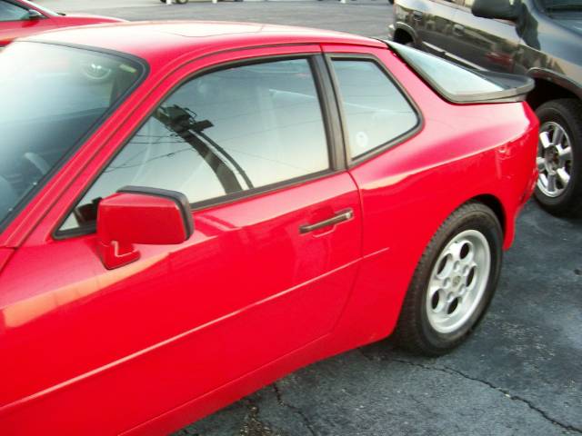 Porsche 944 1987 photo 3