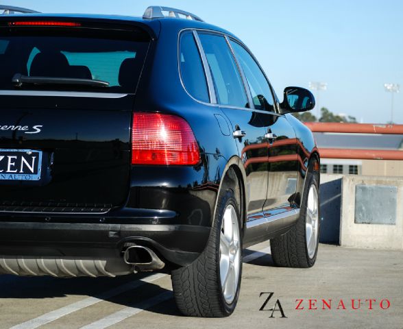 Porsche Cayenne 2004 photo 2