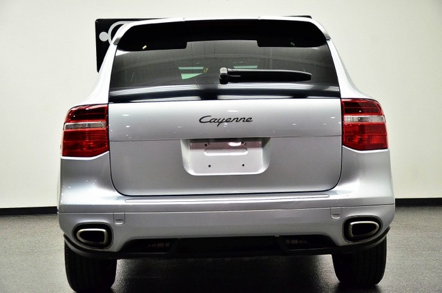 Porsche Cayenne 2010 photo 1