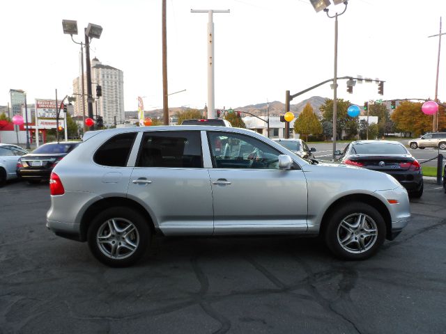 Porsche Cayenne 2010 photo 1