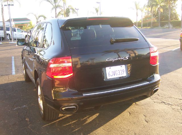 Porsche Cayenne 2010 photo 2