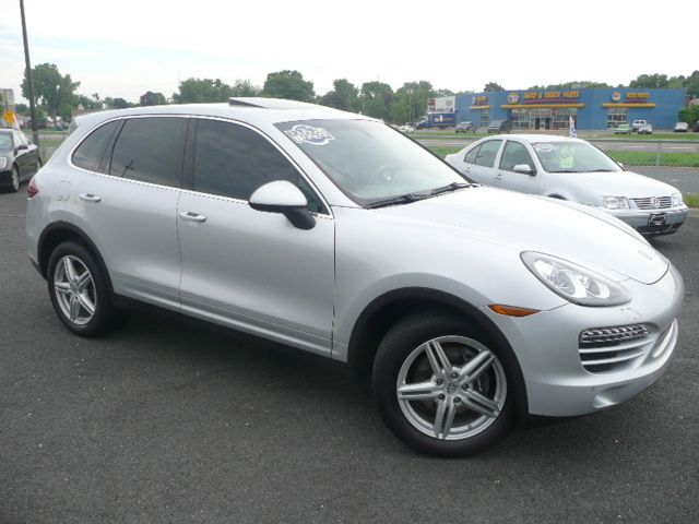 Porsche Cayenne 2011 photo 2