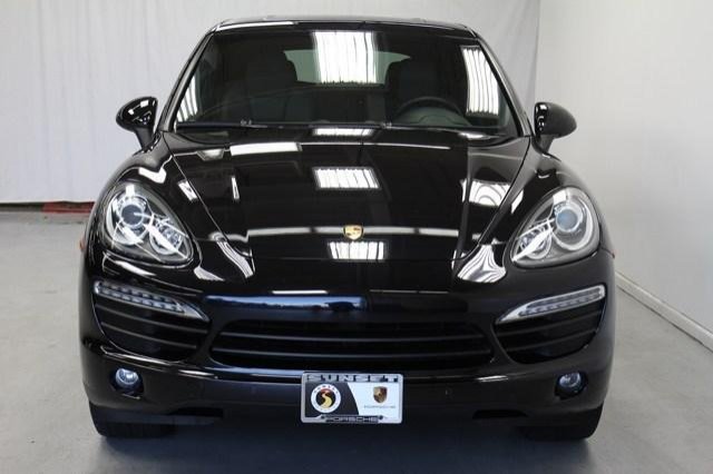 Porsche Cayenne 2011 photo 1