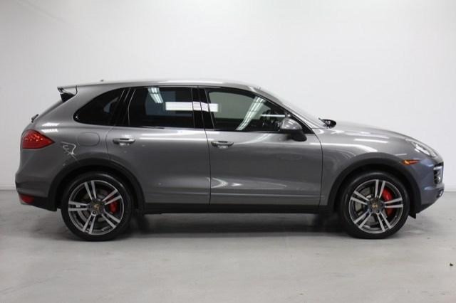 Porsche Cayenne 2011 photo 2