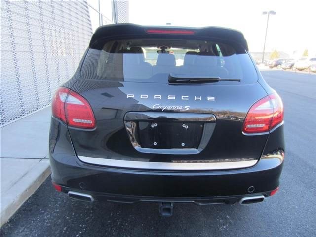 Porsche Cayenne 2011 photo 2